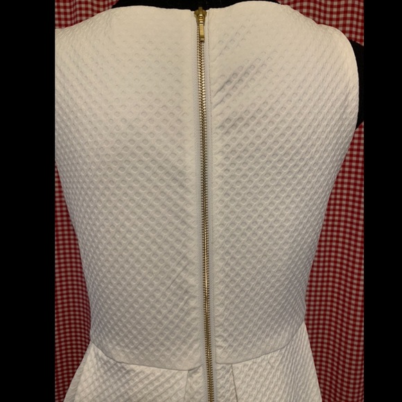 Textured dress - Picture 4 of 7